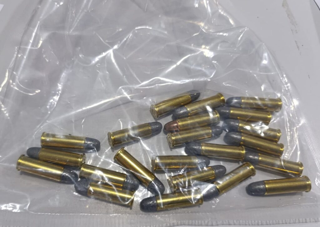 WhatsApp-Image-2026-05-04-at-10.54.24-1024x728 Após denúncias de moradores, homens são presos com arma e munições