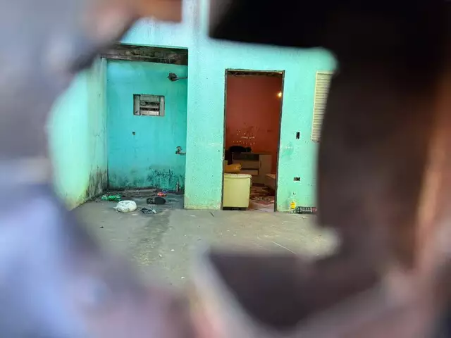 Adolescente é executado com 12 tiros no sofá de casa