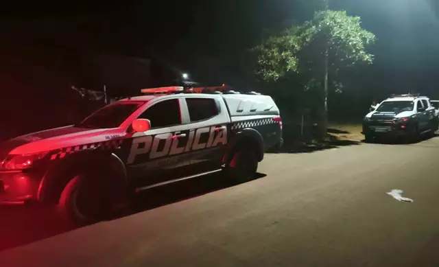 Homem é executado a tiros dentro de casa e polícia apura relação com dívida de tráfico