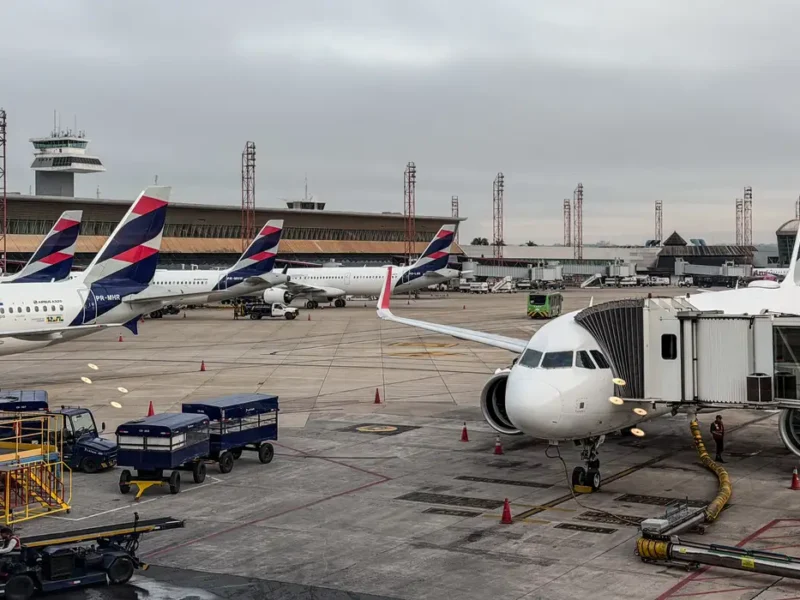Anvisa atualiza regras de segurança sanitária para aviões e aeroportos