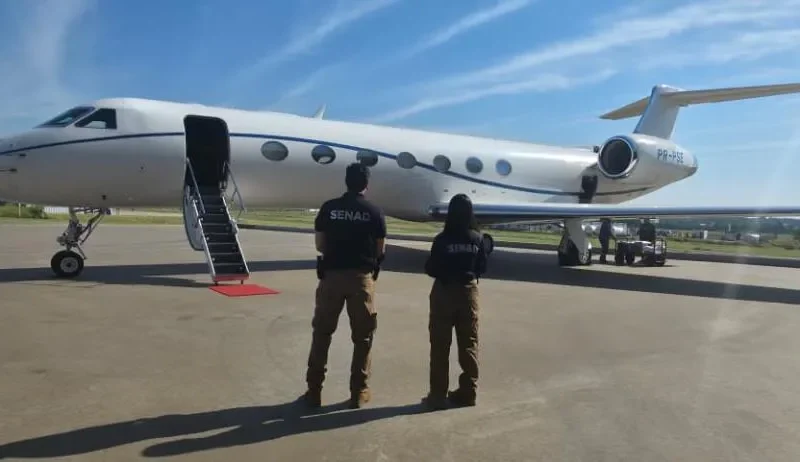 Avião de luxo ligado a Daniel Vorcaro é apreendido no Paraguai e levado ao Brasil
