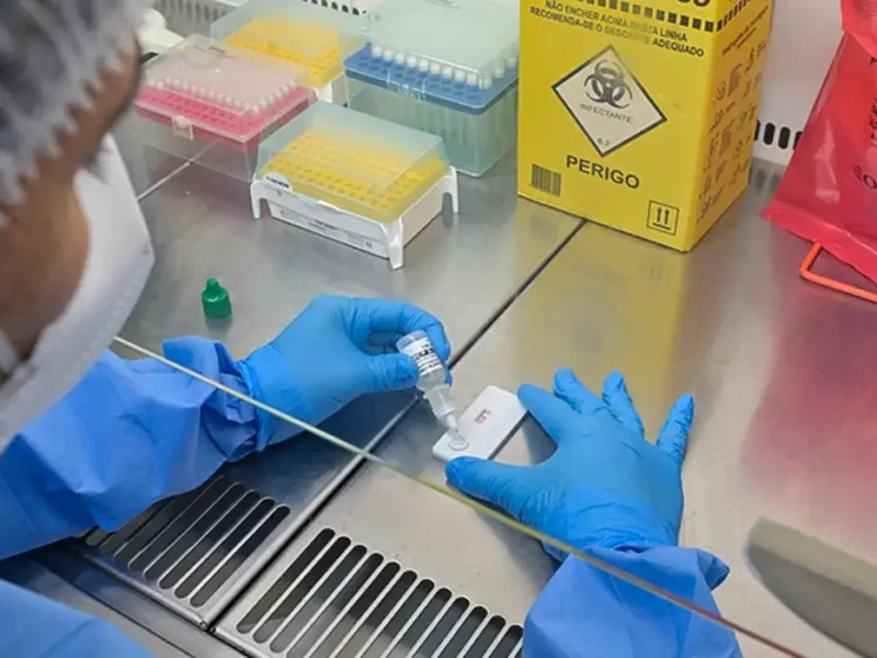 Anvisa atualiza regras sobre controle de qualidade em laboratórios