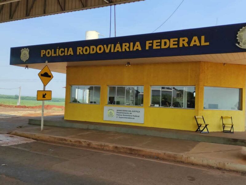PRF encontra 1 quilo de cocaína preso ao corpo de passageira
