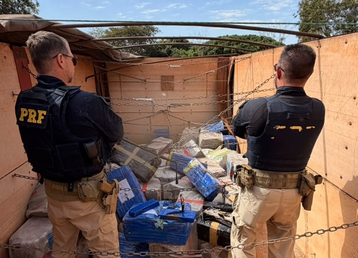 Motorista foge para mata durante abordagem, mas é capturado com 3,2 toneladas de maconha