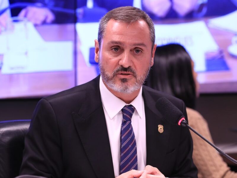 Dino determina reintegração de Andrei Rodrigues no comando da PF