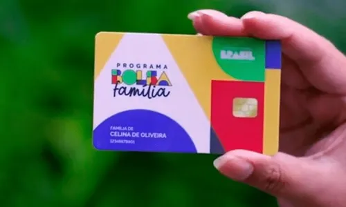 A 17 dias do 1º turno, Lula anuncia reajuste de 15% no Bolsa Família