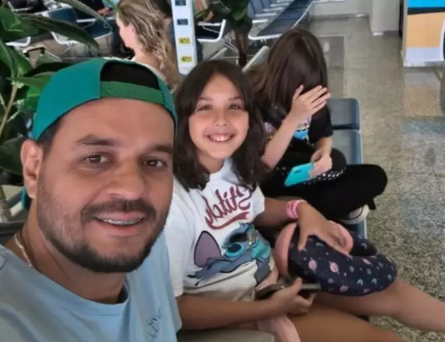 Colisão entre caminhonete e carreta mata pai e filhas que seguiam para velório do avô