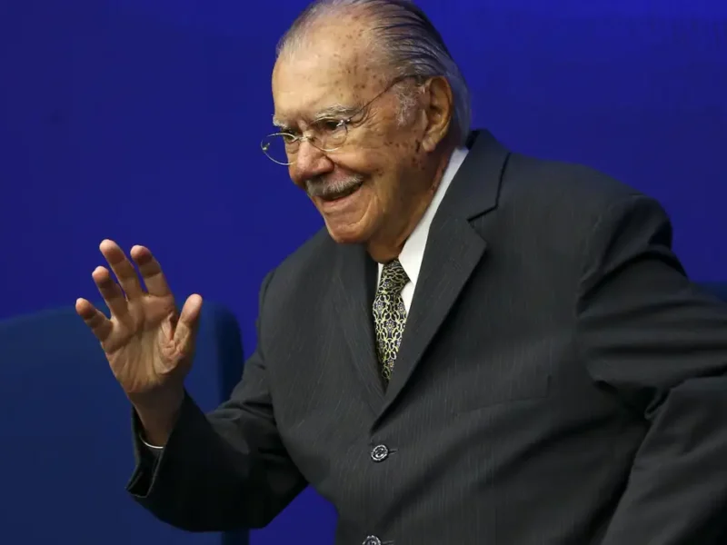 Sarney é internado no Sírio-Libanês para tratar pneumonia