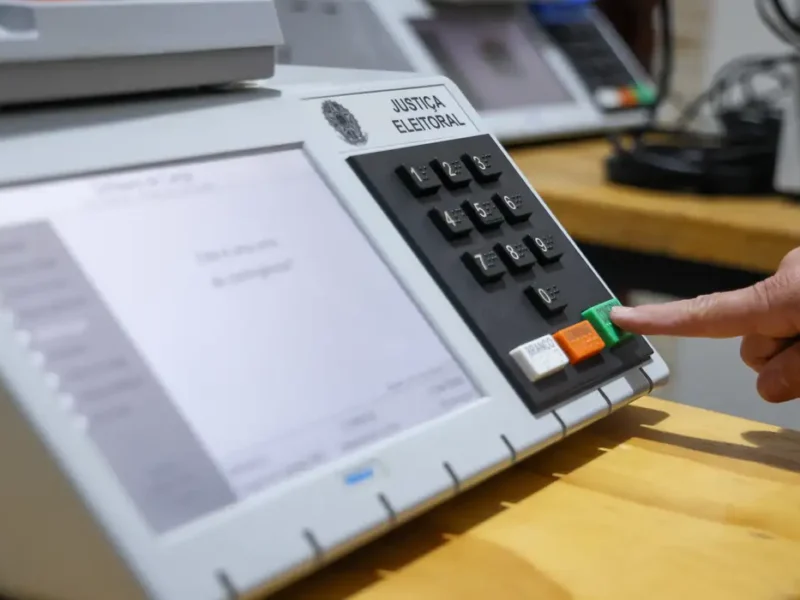 TSE aprova registros de 6 candidatos à Presidência da República