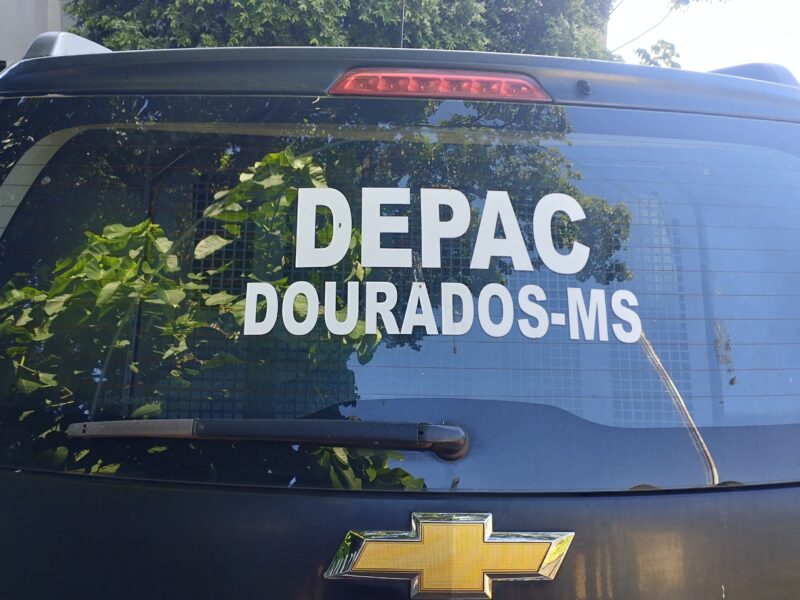 Homem tem motocicleta furtada após estacioná-la em frente de casa