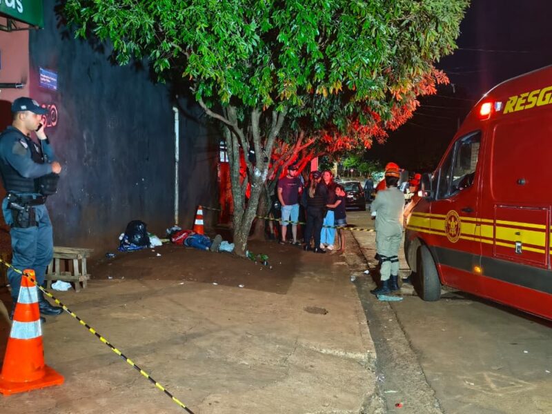Homem é executado com 2 tiros na cabeça por dupla em moto