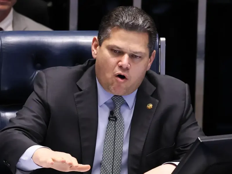 Alcolumbre vai promulgar fim da escala 6×1 nesta sexta-feira