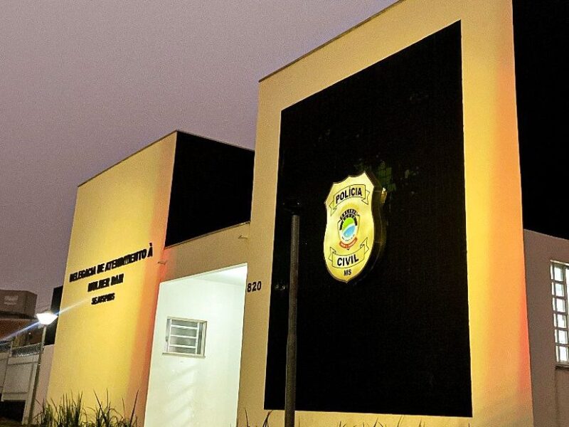Garoto de 14 anos chama a polícia após pai agredir e ameaçar matar a mãe