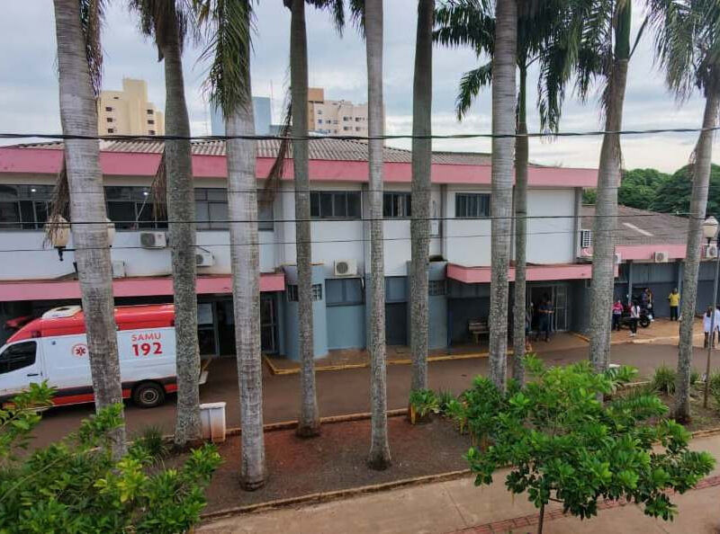 Adolescente leva ao menos 3 facadas dentro de casa e vai para hospital