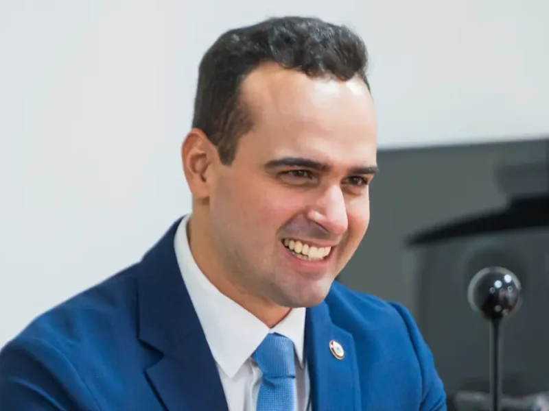 Lucas Ribeiro é reeleito governador da Paraíba no primeiro turno
