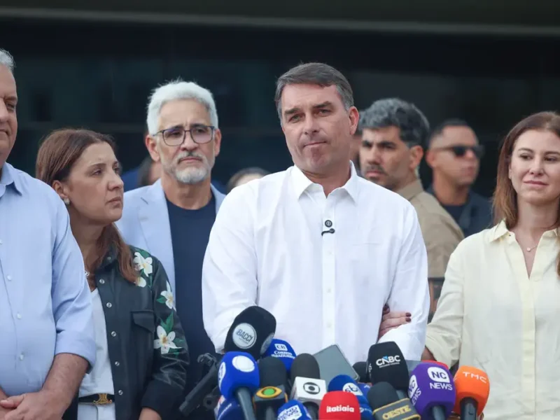 STF nega ter ordenado buscas em endereços de Flávio Bolsonaro